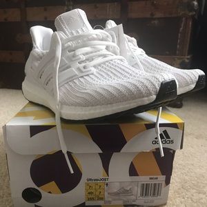 Adidas White ultra boost Sz 7.5 men’s/9womens